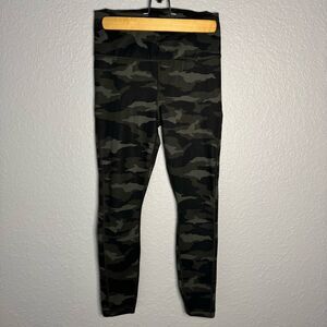 Athleta Ultimate 7/8 Tight Green Camo Leggings Size XS Gym Active Stash Pocket